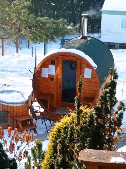 Sauna beczka i balia zimą